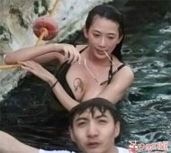 Ͻ 